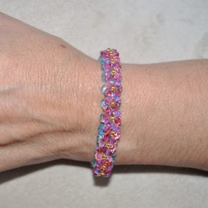 BRACELET FLEURS FACETTES BLEUES TOUPIES FUSCHIAS C