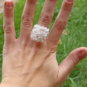 BAGUE CARREE 9 FLEURS BLANCHE E TAILLE 60