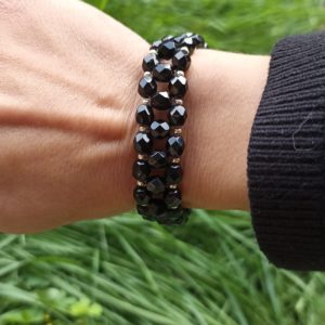 BRACELET FACETTES ET ROCAILLES BIS NOIR E