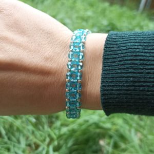 BRACELET FACETTES ET ROCAILLES BLEU 1