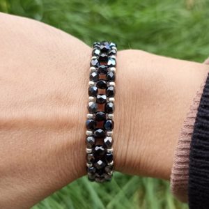 BRACELET FACETTES ET ROCAILLES NOIR 9