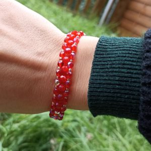 BRACELET FACETTES ET ROCAILLES ROUGE 4