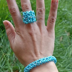 PARURE BRACELET FLEURS ET BAGUE CARREE 9 FLEURS BLEUE TAILLE 60 CM REF 1