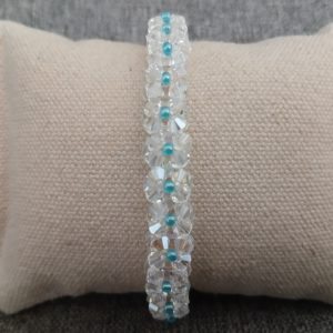 BRACELET AIMANTE FLEURS BLANC ET BLEU REF J
