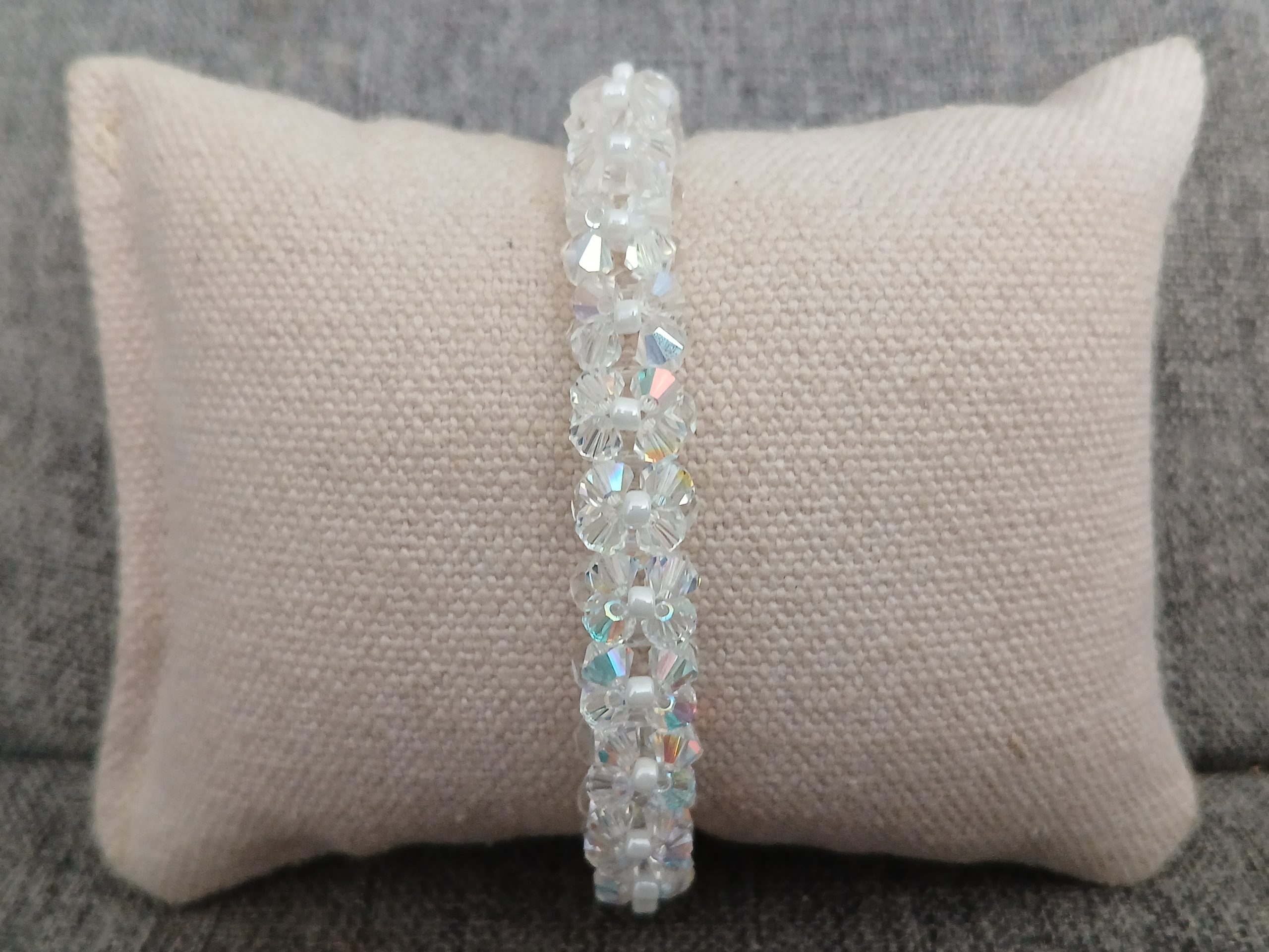 BRACELET AIMANTE FLEURS BLANC REF I