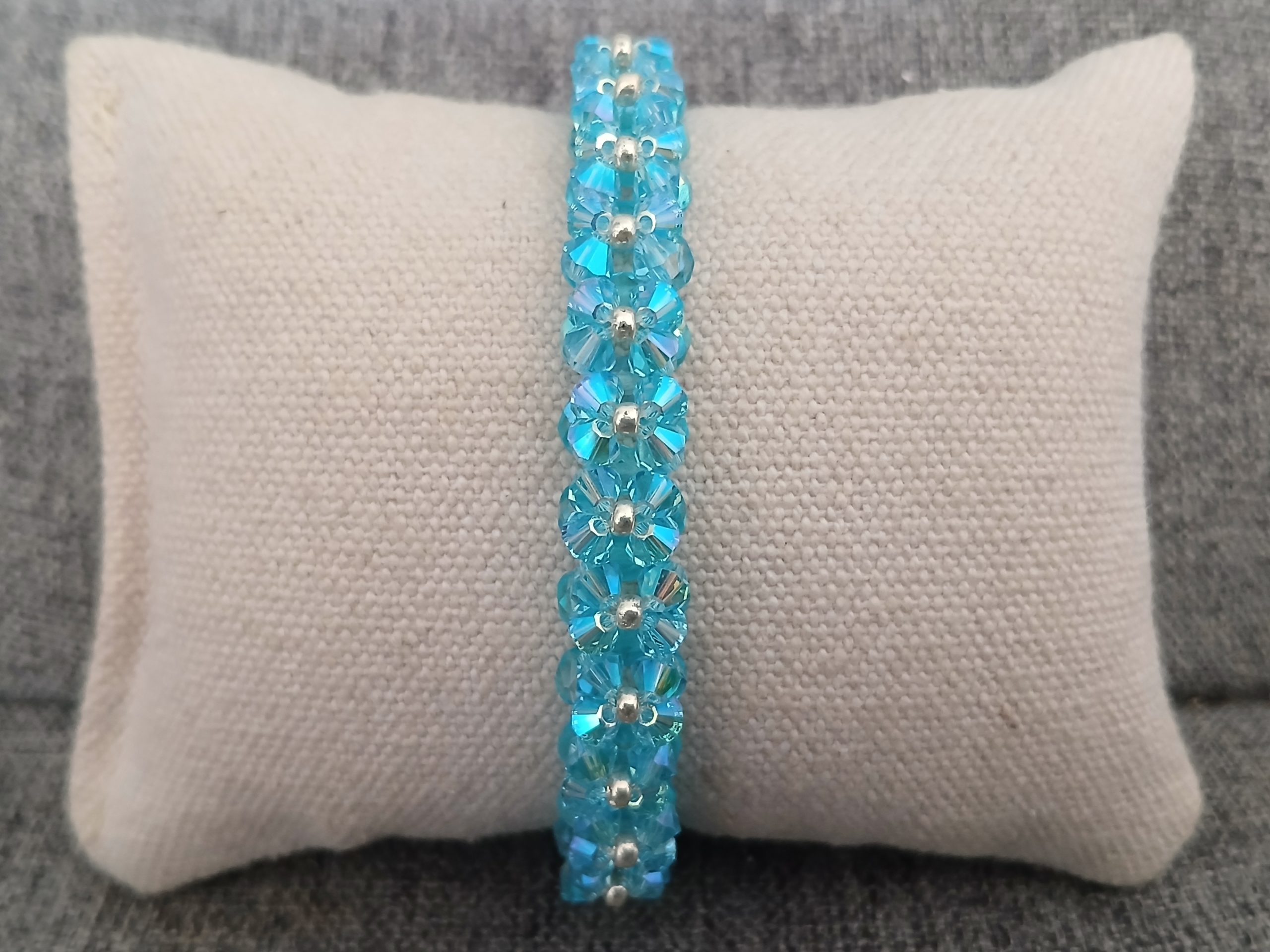 BRACELET AIMANTE FLEURS BLEU REF E